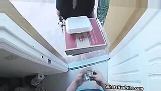 desi aunty in short dress exposing to pizza delivery guy6