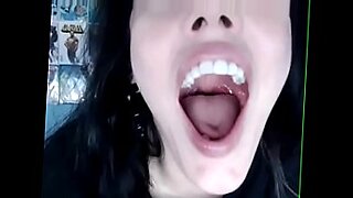 big wet juicy lips blowjob suck