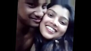 indian mumbai girl hairy chut exposed in hotel by bf